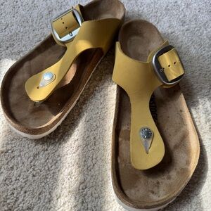 BIRKENSTOCK Gizeh soft matte leather sandals size 42 / W11 reg width in Ochre